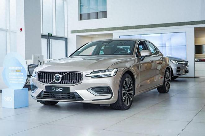 沃尔沃S60和奥迪A4L怎么选AG旗舰厅网站改善型豪华B级车