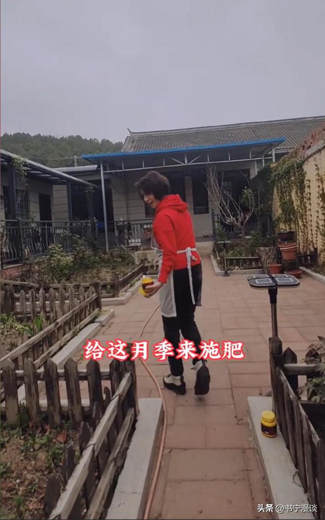 院和二婚丈夫住农村平房院子大得能跑步AG旗舰厅网站首页64岁徐俐晒北京小(图9)
