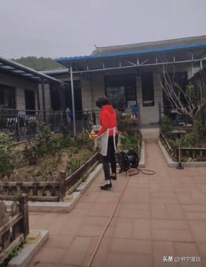 院和二婚丈夫住农村平房院子大得能跑步AG旗舰厅网站首页64岁徐俐晒北京小(图7)
